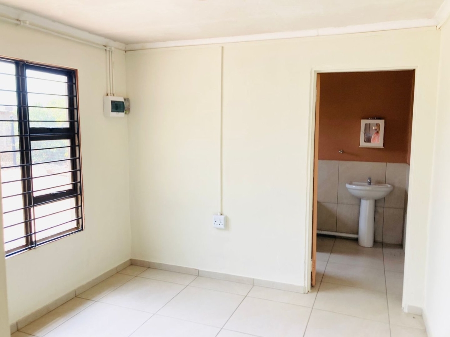 To Let 1 Bedroom Property for Rent in Bloemside 2 Free State